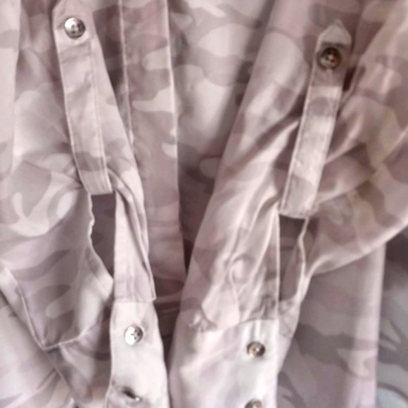 Calvin Klein Jeans Women's Tie Front Button Down Top with Roll Tab Sleev… - Picture 7 of 8